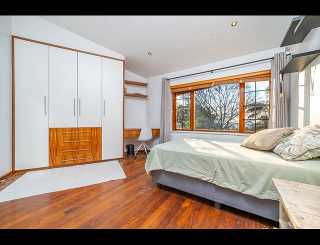 5 BEDROOM FREEHOLD FOR SALE IN NORTHCLIFF